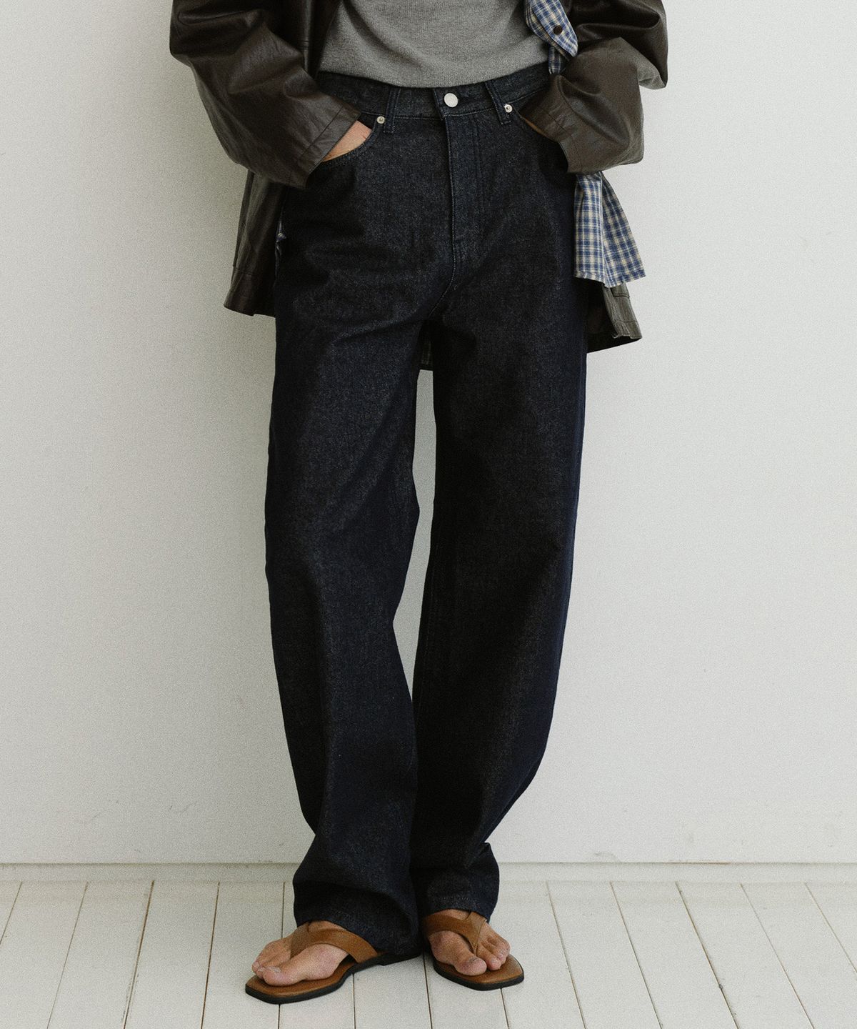 유라고(URAGO) Curved denim pants