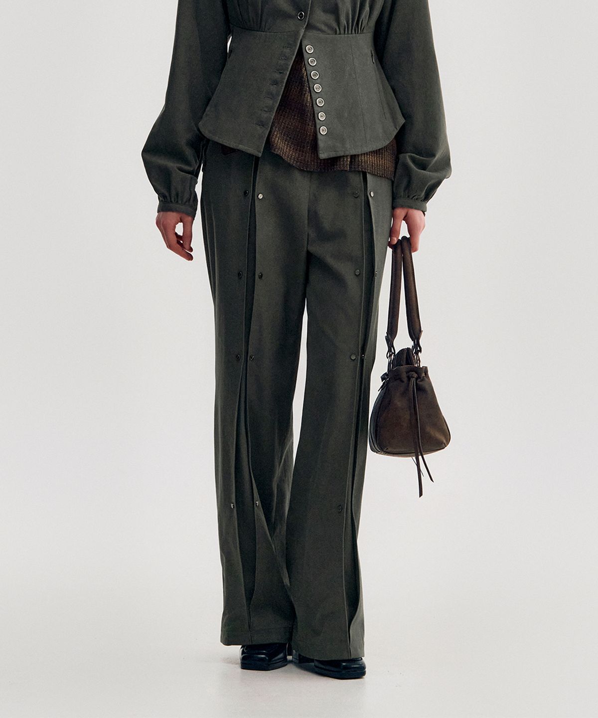 킴지수(KIMZISU) Pleated Snap Pants _ KHAKI