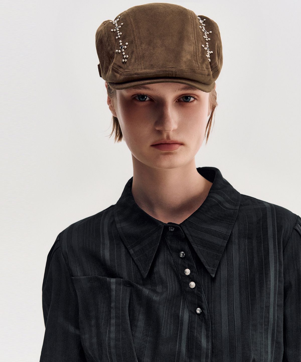 킴지수(KIMZISU) Studded Suede Hunting Cap _ BROWN