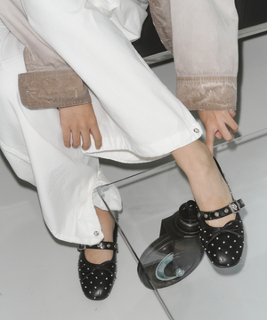 크리스탈 버클 스트랩 발레리나 플랫 블랙