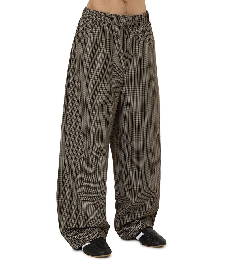 O LOGO CHECK TRACK PANTS - BROWN