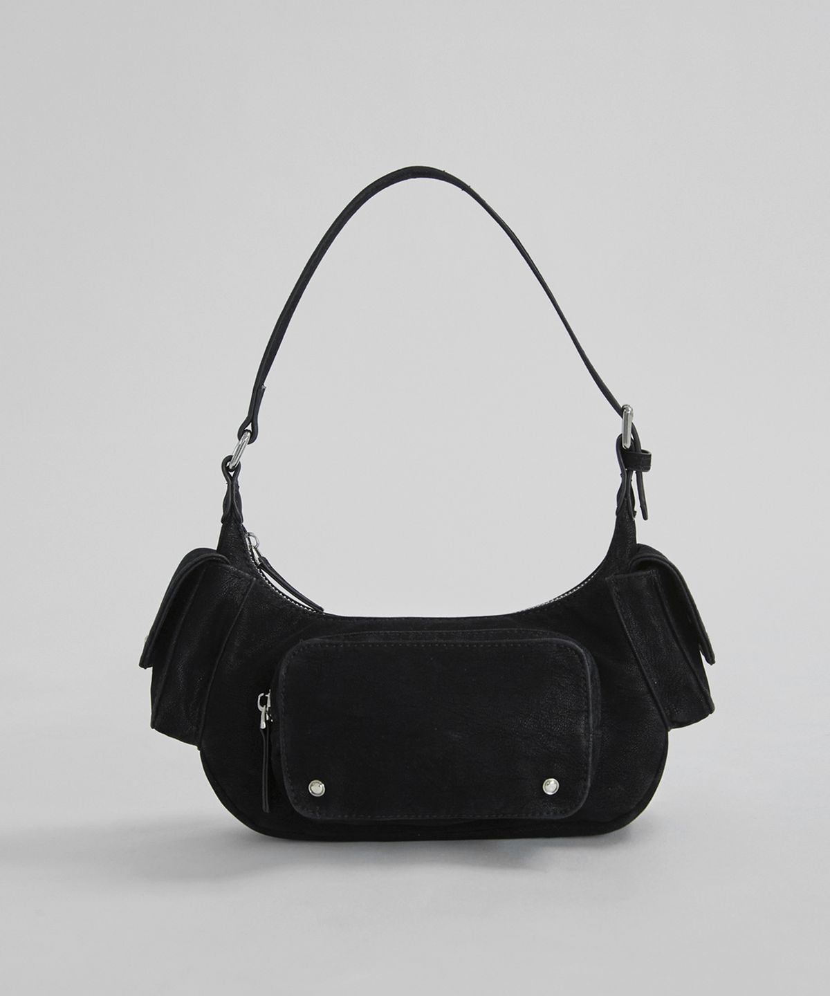 하네(HANE) 스터드 포켓 호보백_Subtle Black