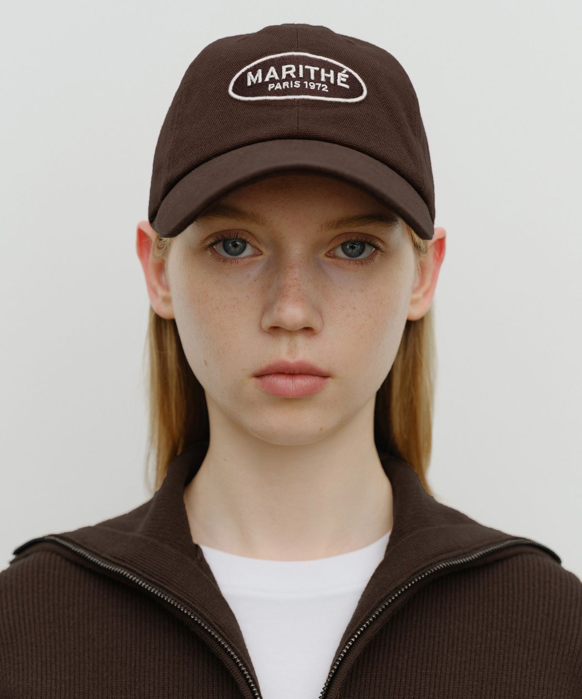 마리떼 프랑소와 저버(MARITHÉ + FRANҪOIS GIRBAUD) OVAL REGULAR LOGO CAP brown