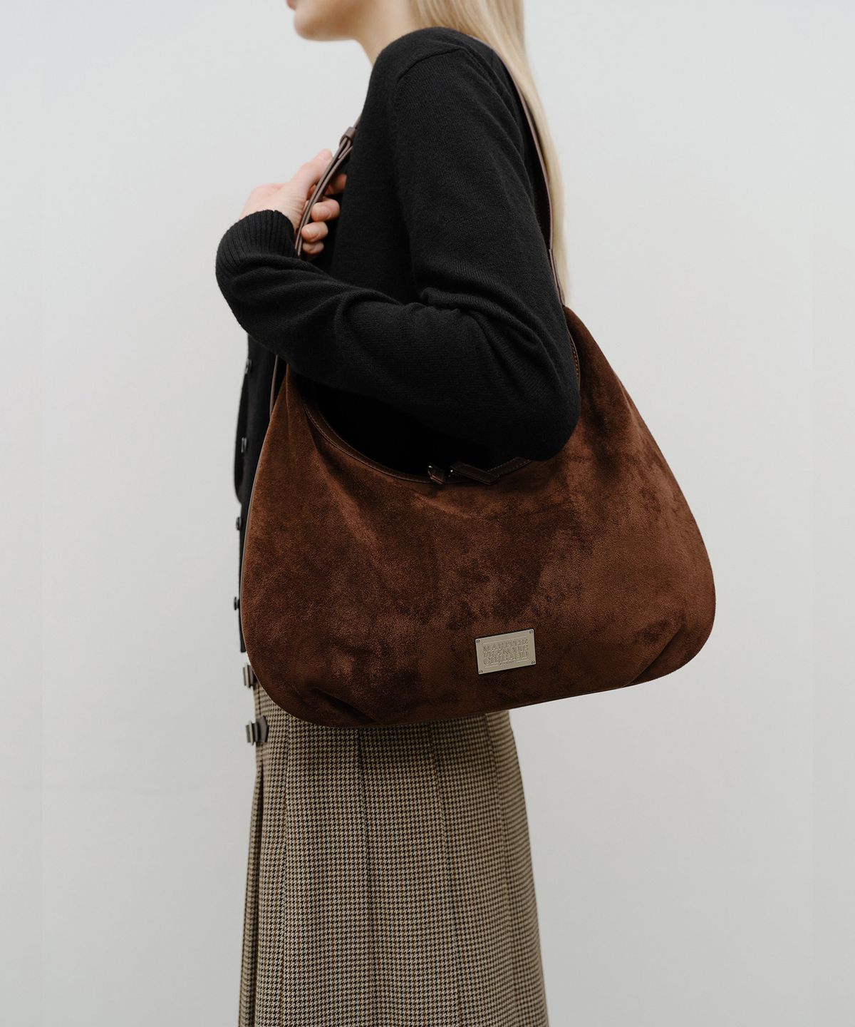마리떼 프랑소와 저버(MARITHÉ + FRANҪOIS GIRBAUD) CLASSIC LOGO ROUND SUEDE SHOULDER BAG brown