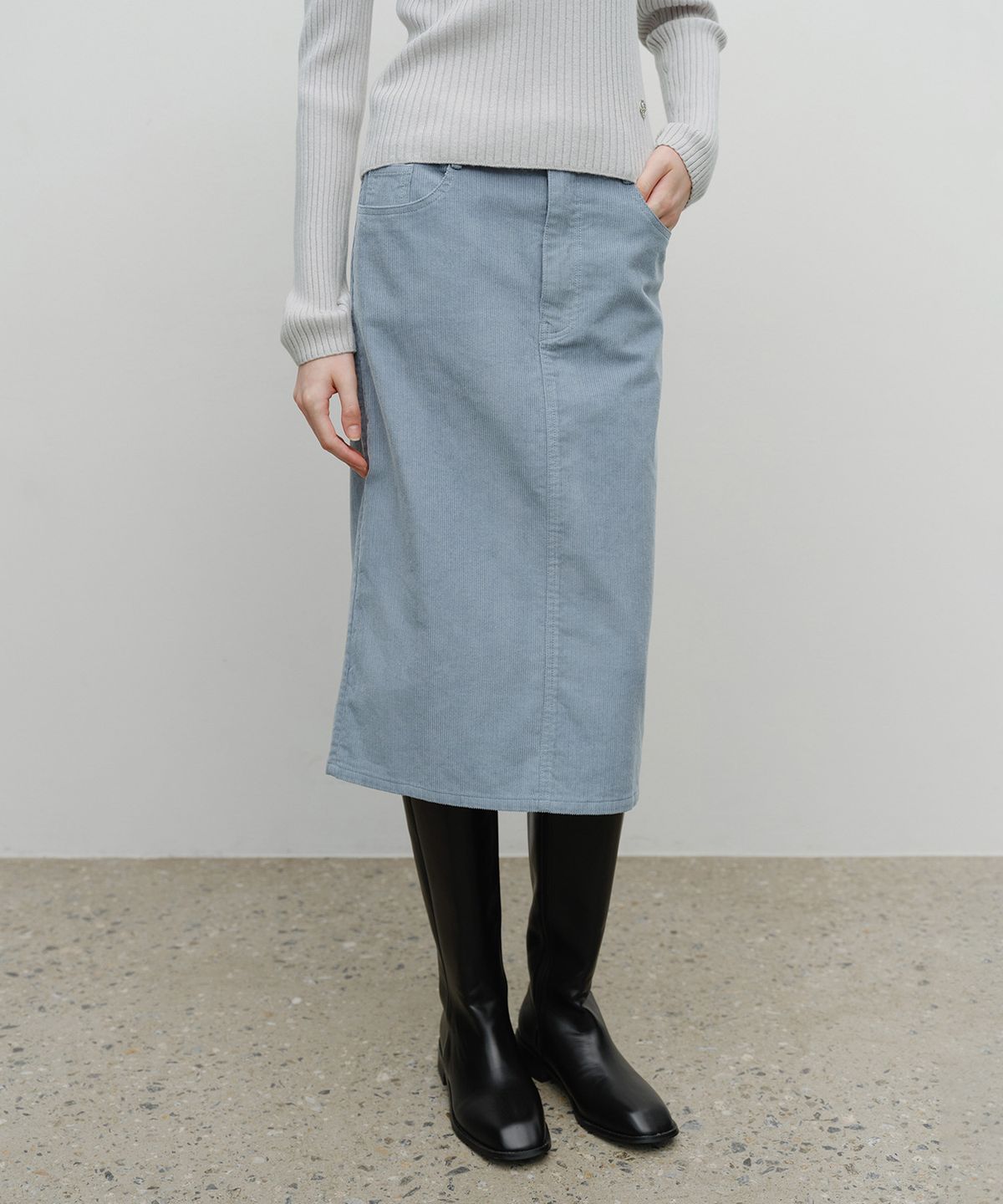 마리떼 프랑소와 저버(MARITHÉ + FRANҪOIS GIRBAUD) W CLASSIC CORDUROY MIDI SKIRT sky blue