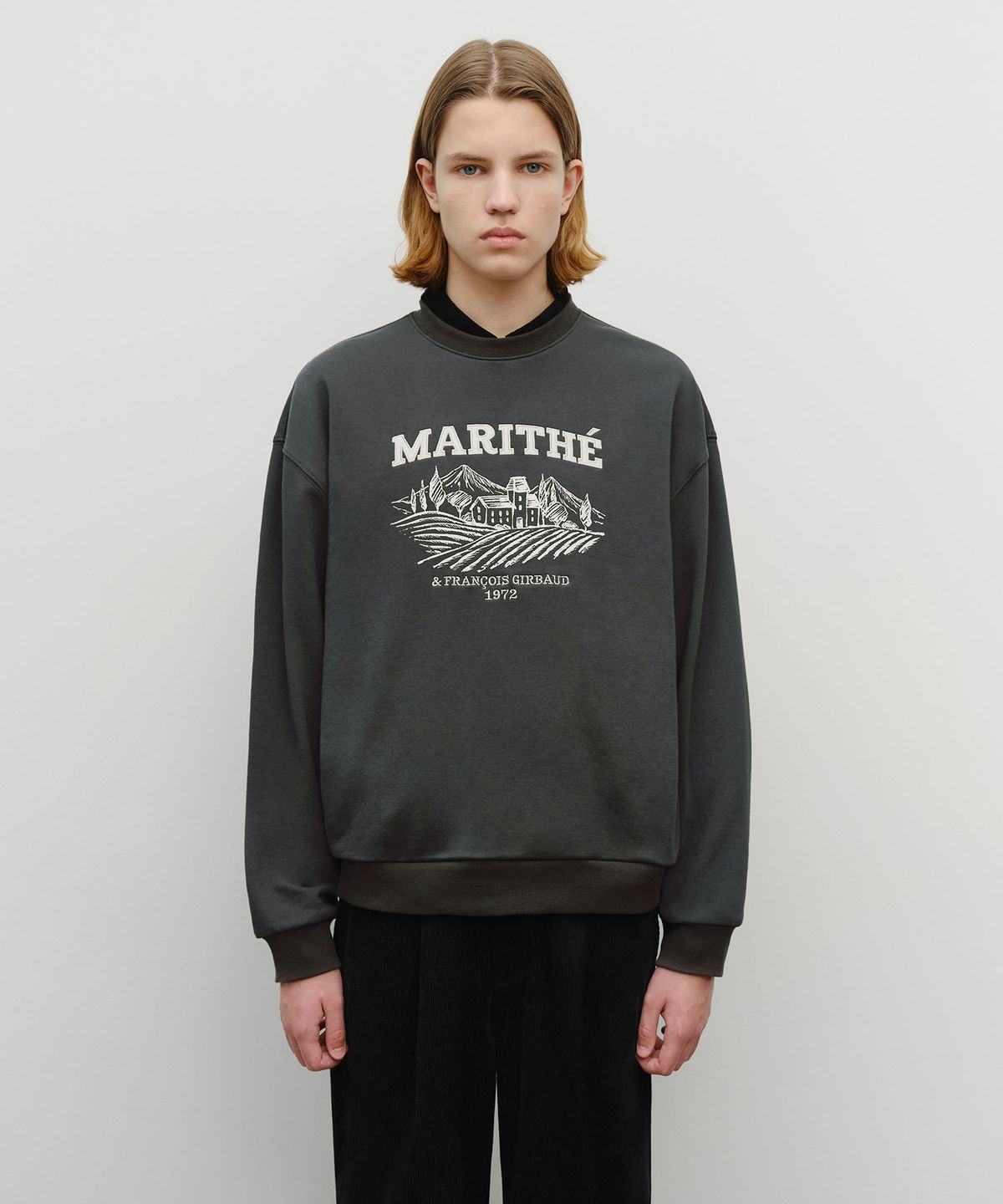 마리떼 프랑소와 저버(MARITHÉ + FRANҪOIS GIRBAUD) WINERY APPLIQUE LOGO OVER FIT SWEATSHIRT charcoal