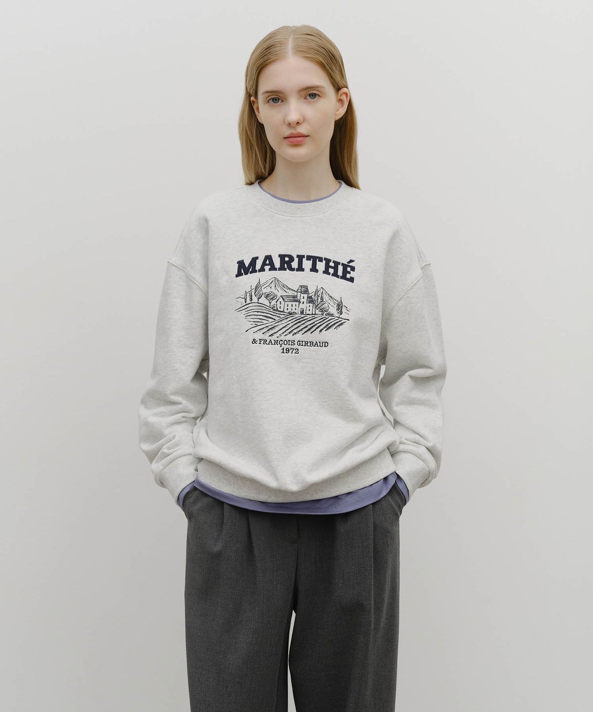 마리떼 프랑소와 저버(MARITHÉ + FRANҪOIS GIRBAUD) WINERY APPLIQUE LOGO OVER FIT SWEATSHIRT light heather gray
