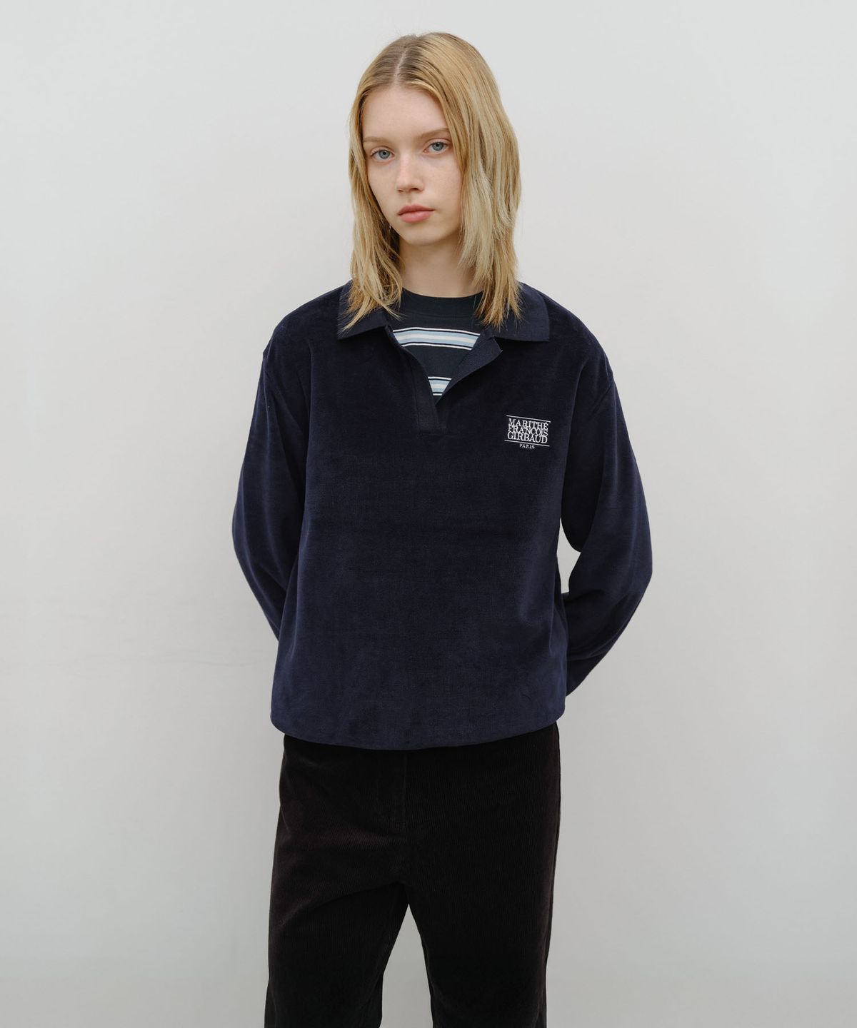 마리떼 프랑소와 저버(MARITHÉ + FRANҪOIS GIRBAUD) CLASSIC LOGO COLLARED VELOUR SWEATSHIRT navy