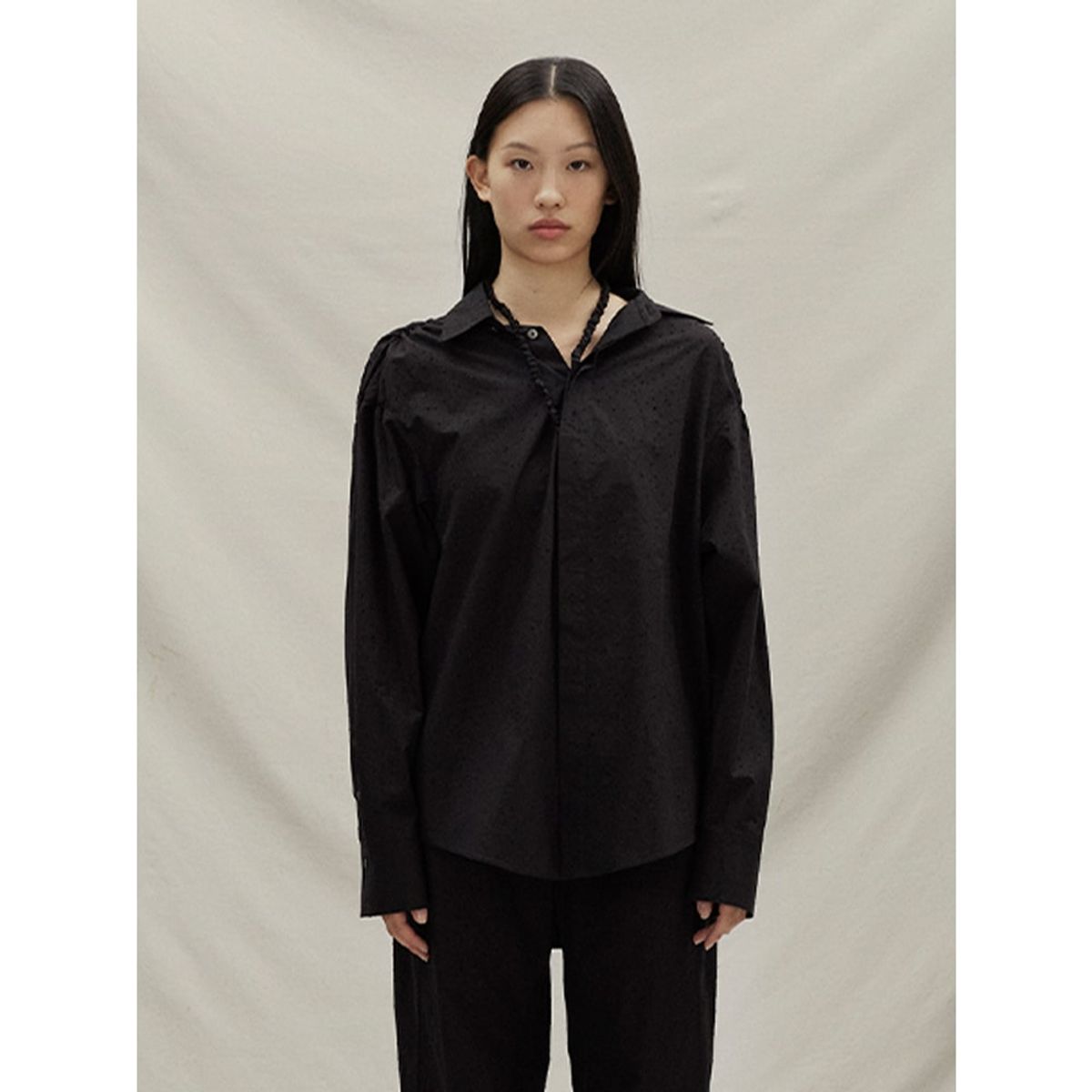 앙개(ANGGAE) Punching Oversized Shirt  Black