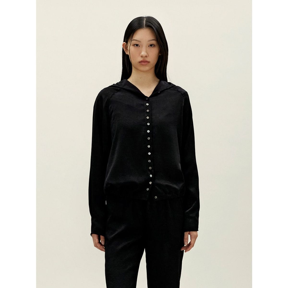 앙개(ANGGAE) Velvet Satin ButtonUp Shirt  Black