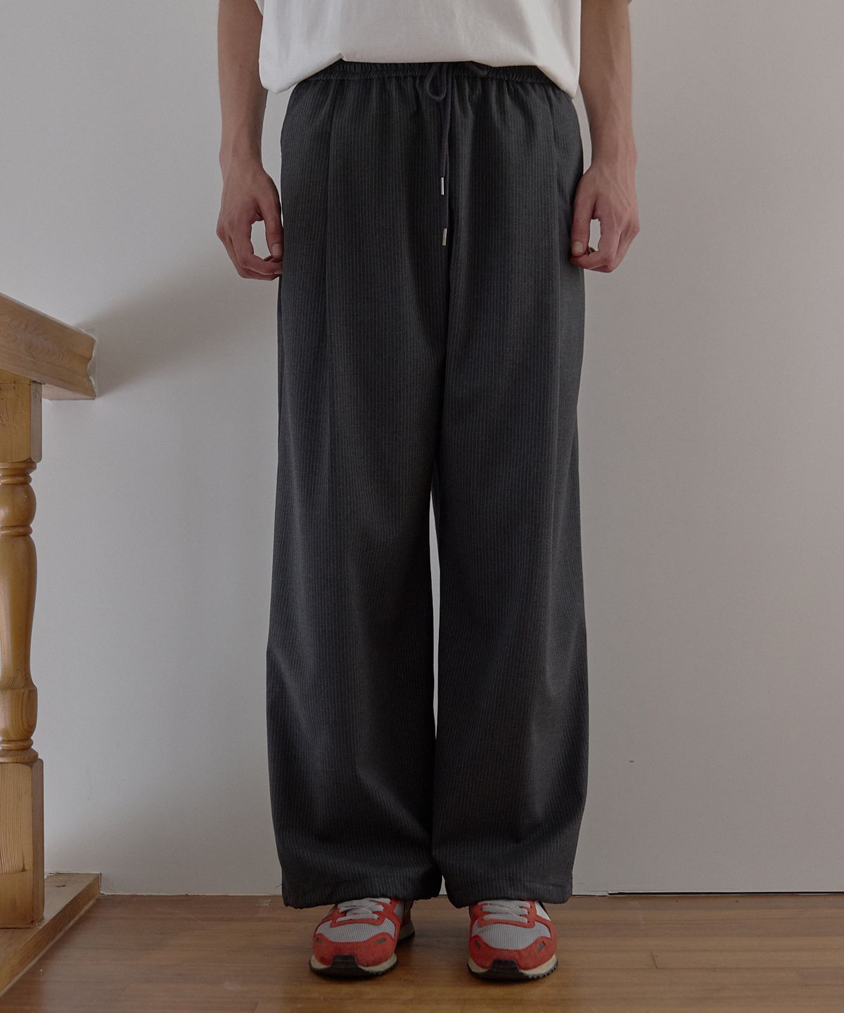 피오팔(PO8) REDTAG STRIPE PANTS - DARK GREY