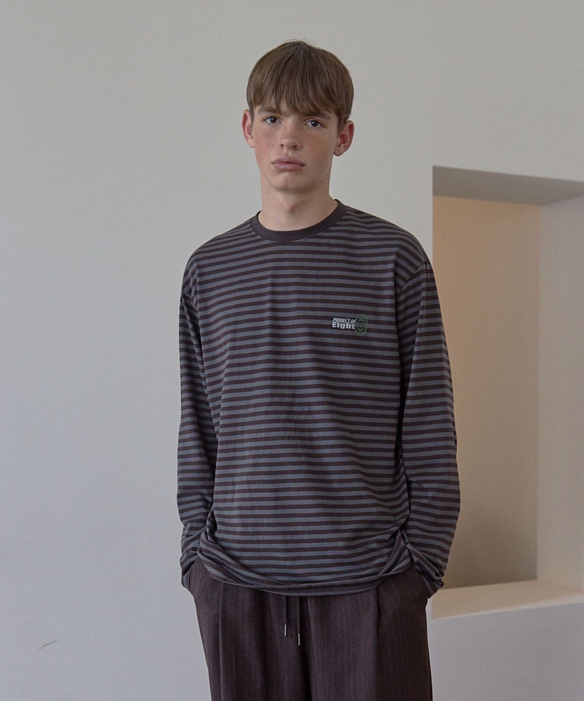 피오팔(PO8) 8SYMBOL STRIPE LONG SLEEVE TEE - BROWN