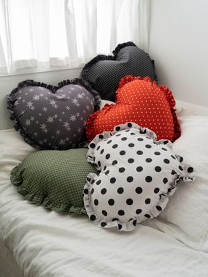 레트로 패턴 순면 프릴 하트 쿠션 커버