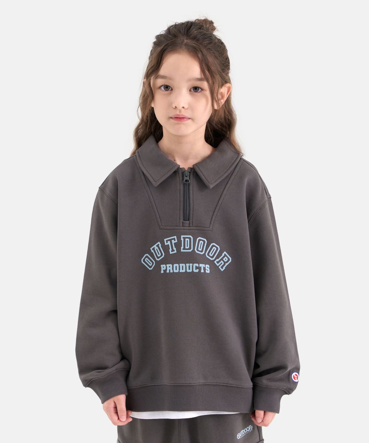아웃도어 프로덕츠 키즈(OUTDOOR PRODUCTS KIDS) 반집업 스몰그래픽 맨투맨 (딥그레이) OD253IZM14_DGY