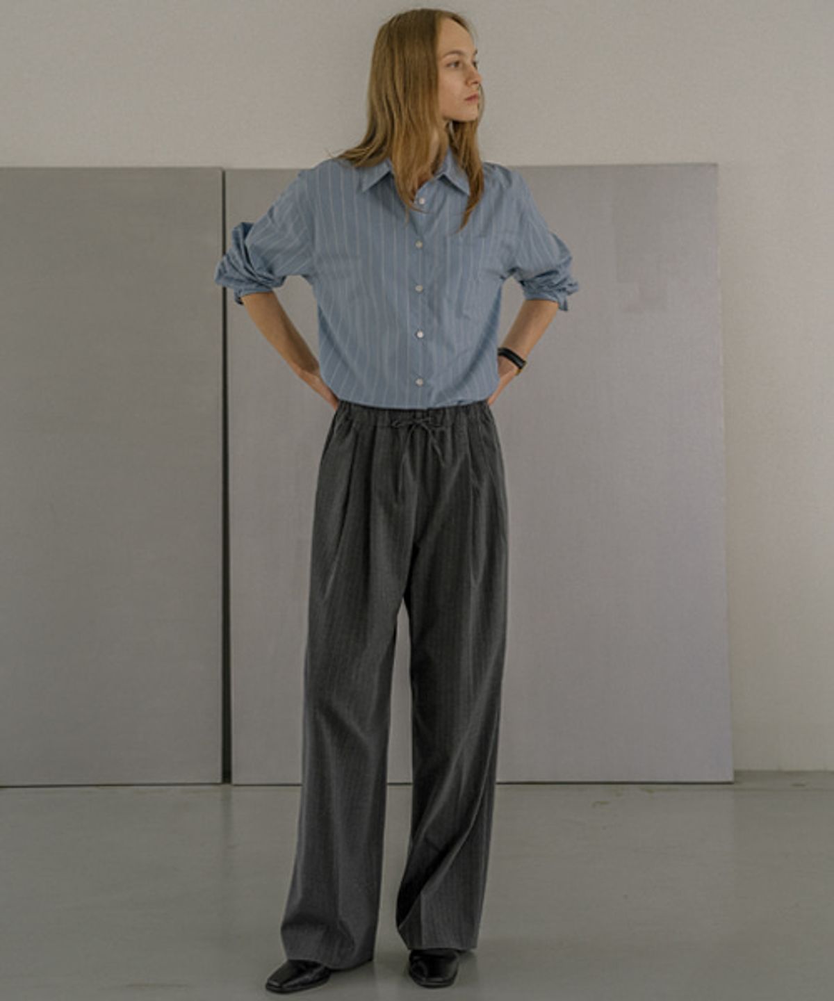 노운베러(KNOWNBETTER) Pintuck string wide-pants [KNFW02PT03]_Deep gray