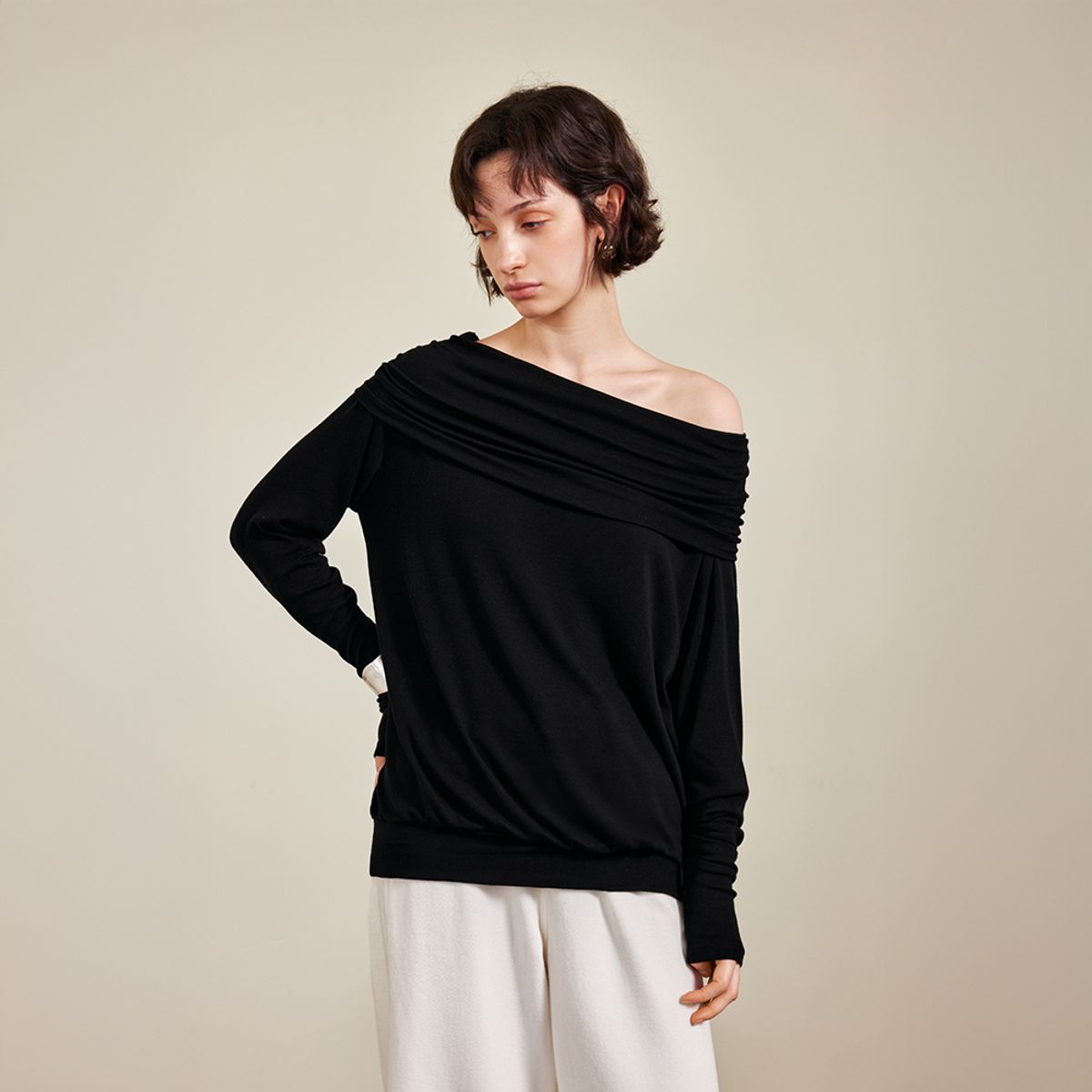 와이와이아이엠(YYIAM) YY_One-line collar off-the top_2color