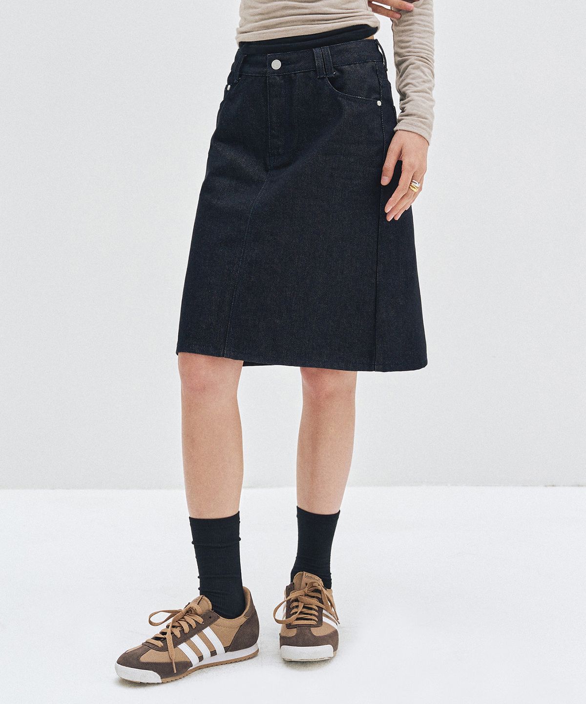 데케트 우먼(DECET WOMEN) Signature Midi Skirt DCSK002CPINDIGO