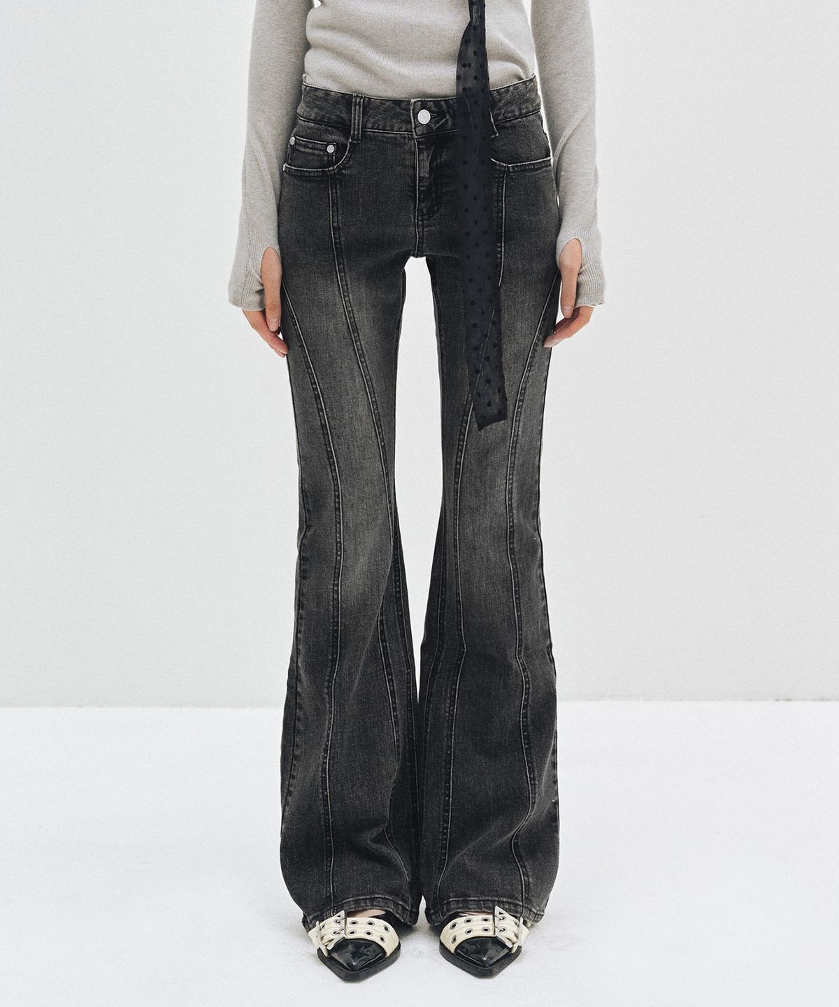 데케트 우먼(DECET WOMEN) Curved Slim Low Rise Flared Jeans DCWPT011BLACK