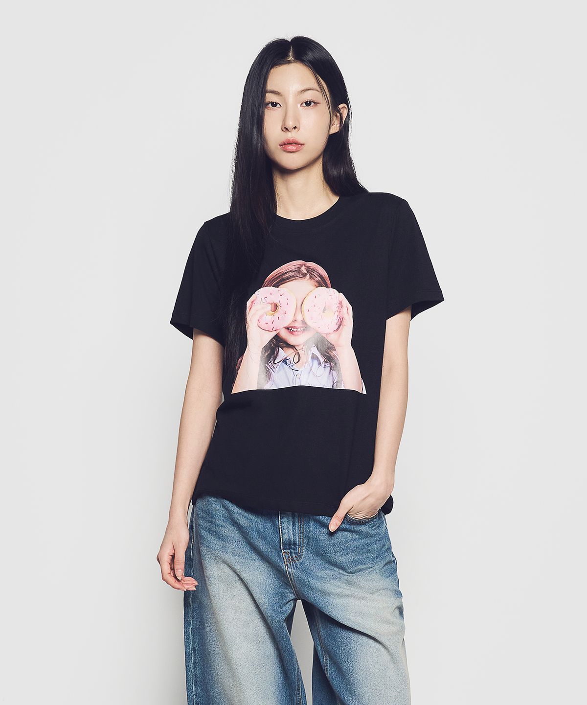 아크메드라비(ACME DE LA VIE) WOMAN ADLV BABY FACE DONUT 3 SLEEVE T-SHIRT BLACK