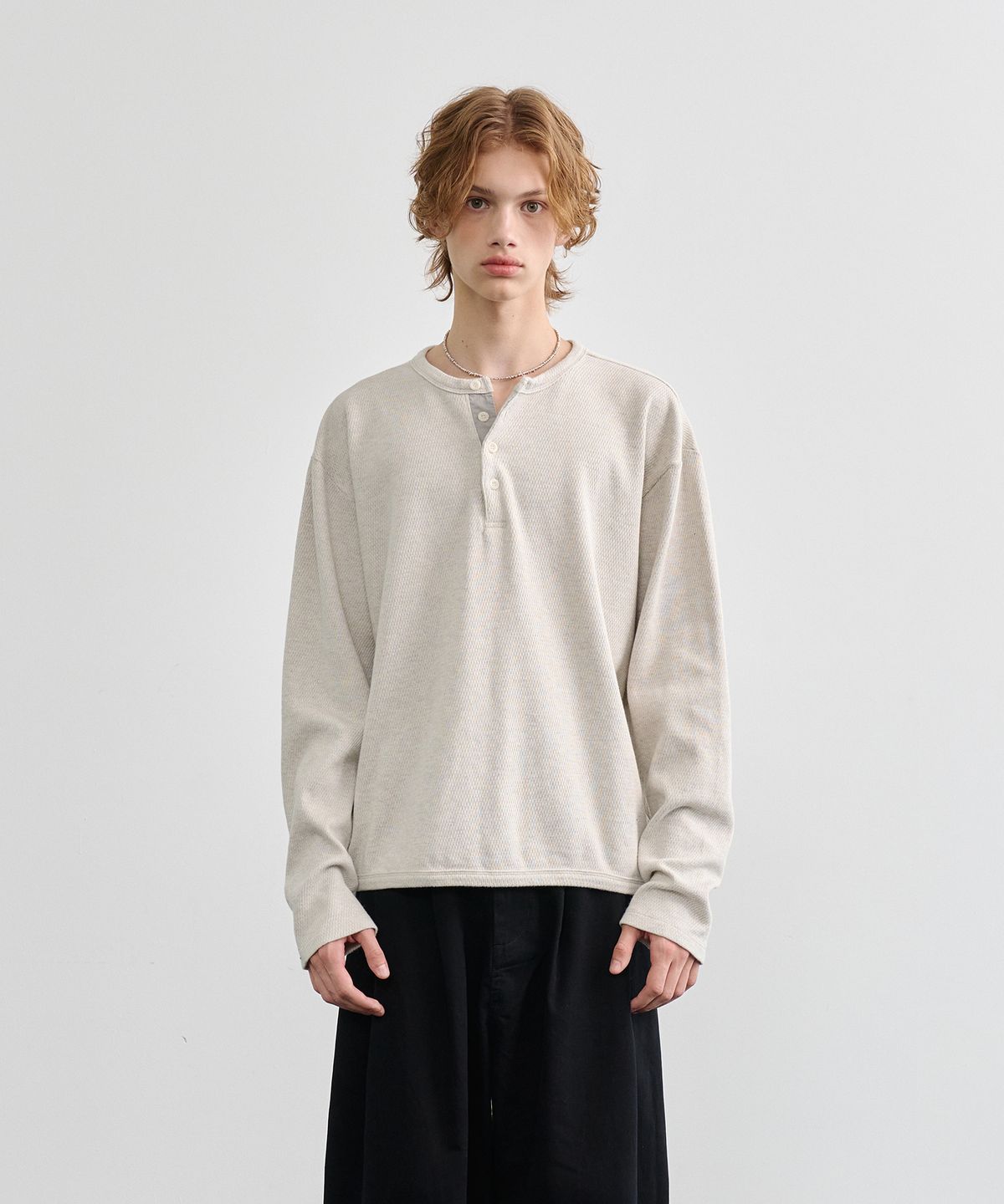 노운(NOUN) pique henley t-shirts (ivory)