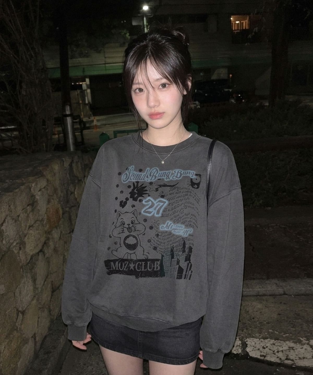 모즈모즈(MOZMOZ) 미야오 테리 기모 피그먼트 오버핏 맨투맨 챠콜