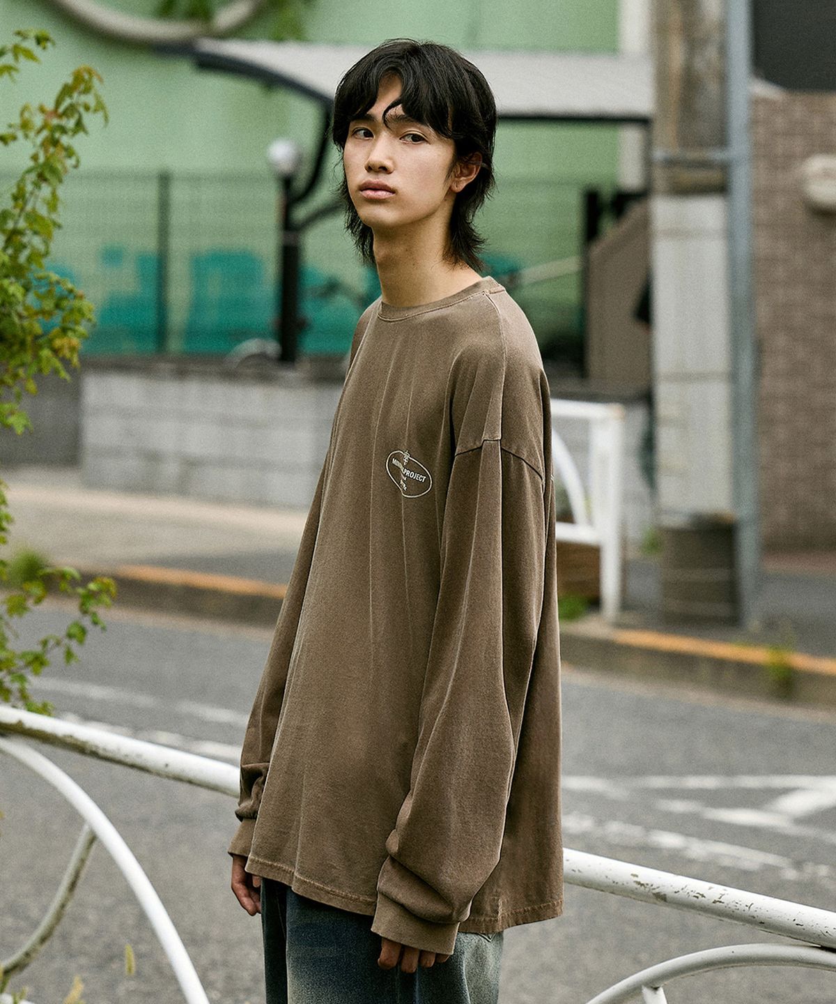 미니멀프로젝트(MINIMALPROJECT) 웨어러블 피그먼트 오버핏 롱 슬리브 티셔츠 MLT116 [BROWN]