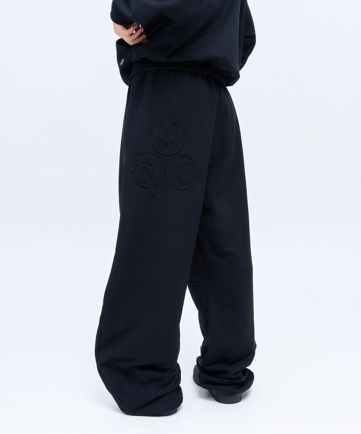 디오스피스(DAUSPICE) (DUC) Symbol Sweat Pants Black