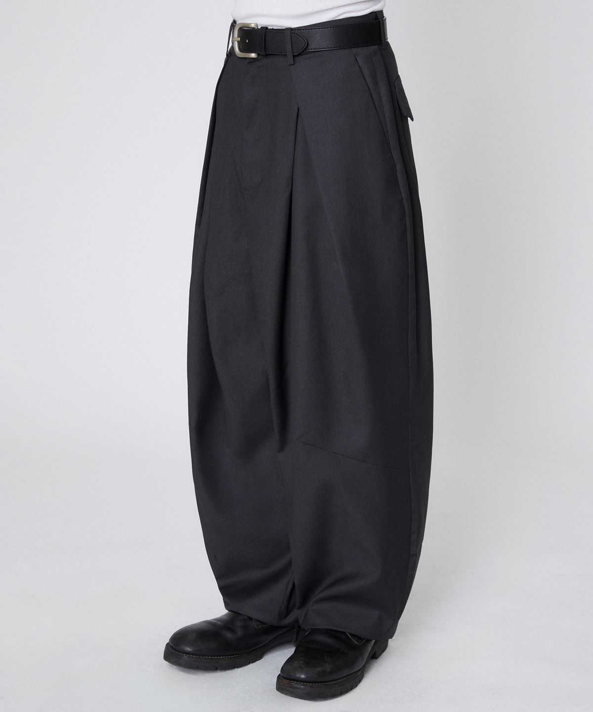 스웨이드(SUADE) ONE TUCK SLACKS [GRAY]