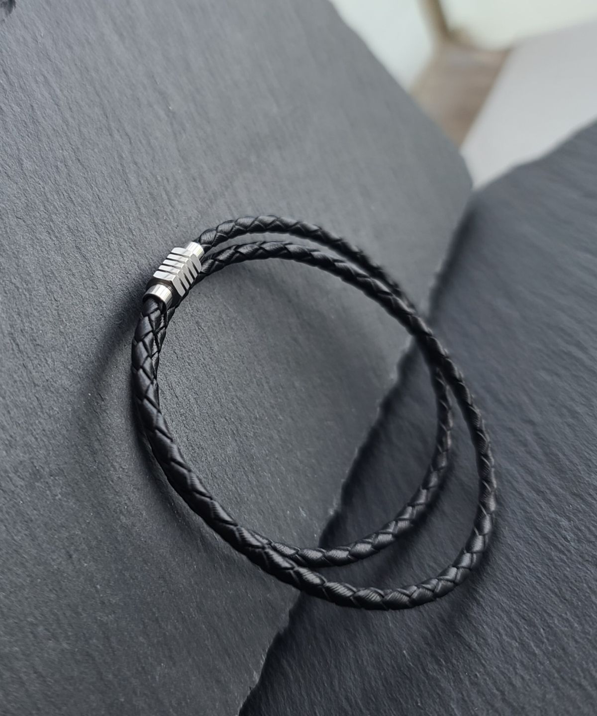 폭스바겐 와치(VOLKSVAGEN WATCH) 써지컬 스틸 자석고리 3mm 천연가죽꼬임 팔찌 사이즈 선택