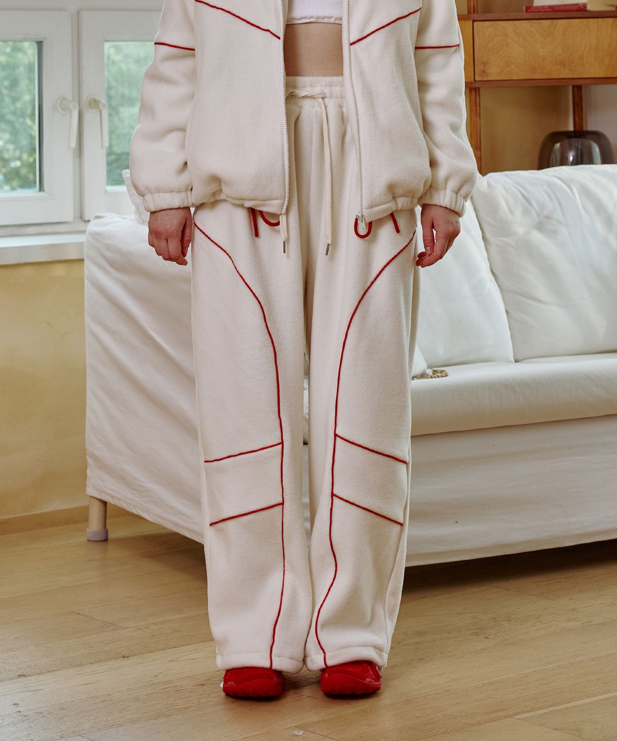 아리킴(ARIKIM) KIKI FLEECE WIDE SWEAT PANTS / WHITE