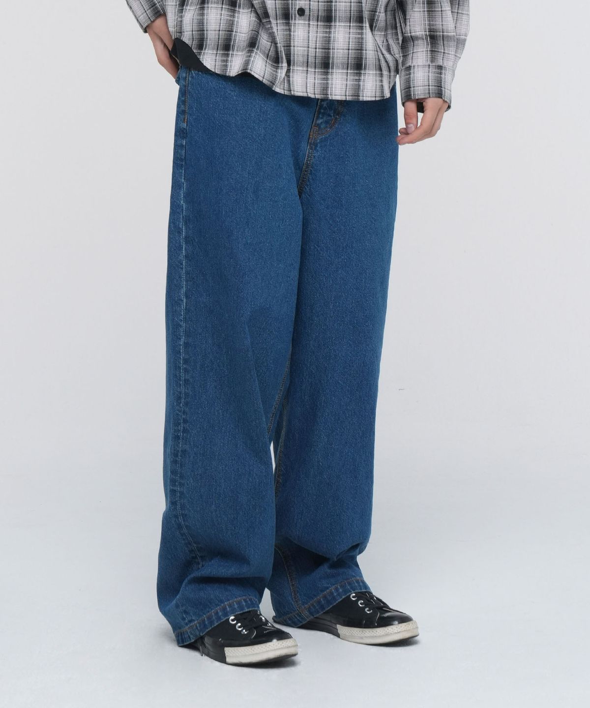 아웃도어 프로덕츠(OUTDOOR PRODUCTS) WIDE FIT LARK DENIM PANTS (BLUE)