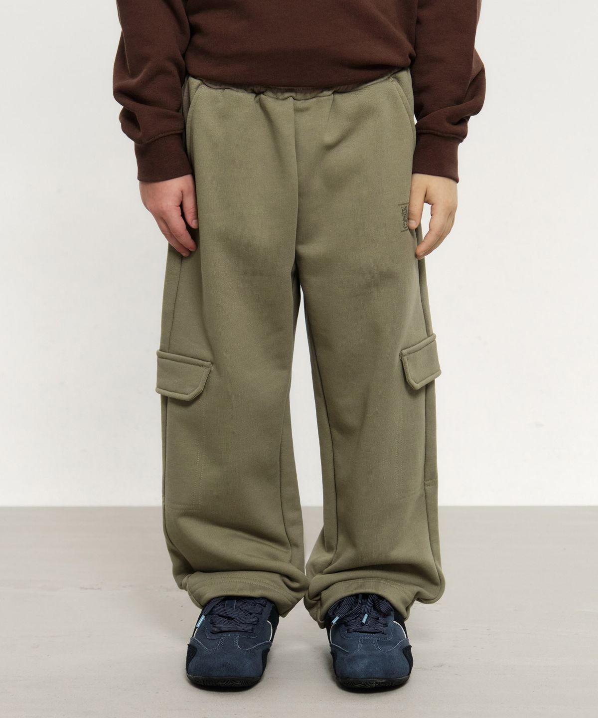 마리떼 키즈(MARITHÉ KIDS) KIDS DOODLE CLASSIC LOGO CARGO SWEAT PANTS khaki