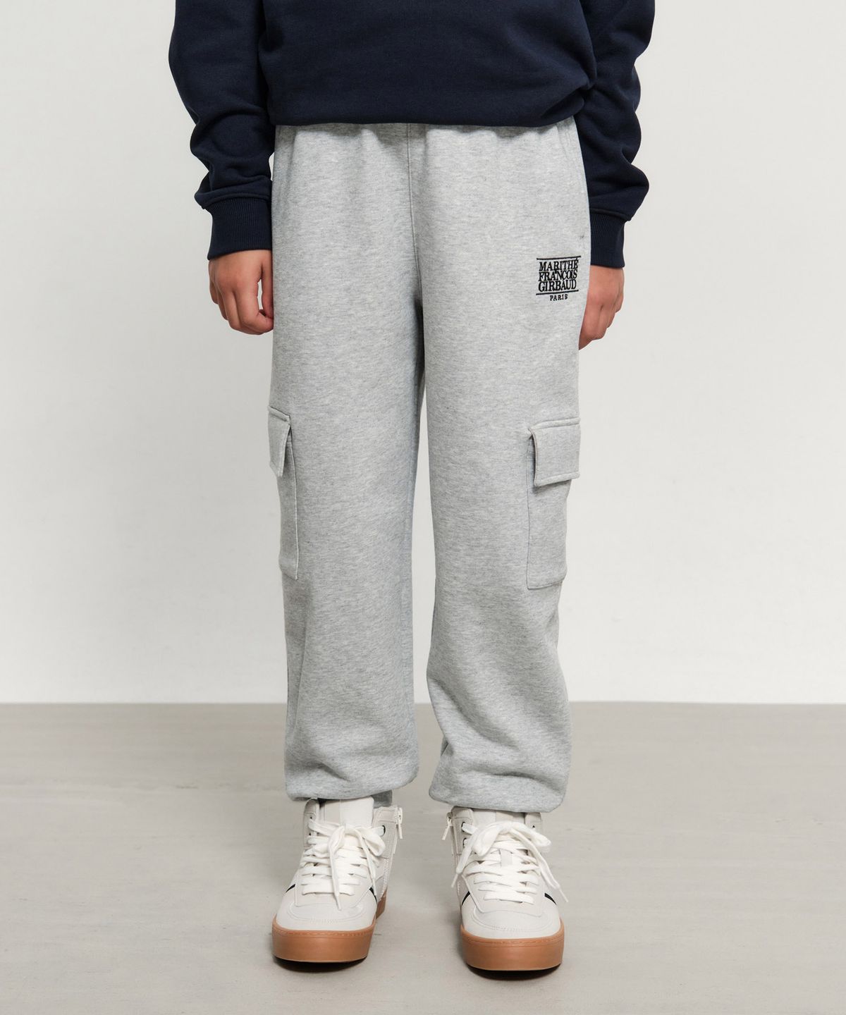 마리떼 키즈(MARITHÉ KIDS) KIDS CLASSIC LOGO CARGO SWEAT JOGGER PANTS heather gray