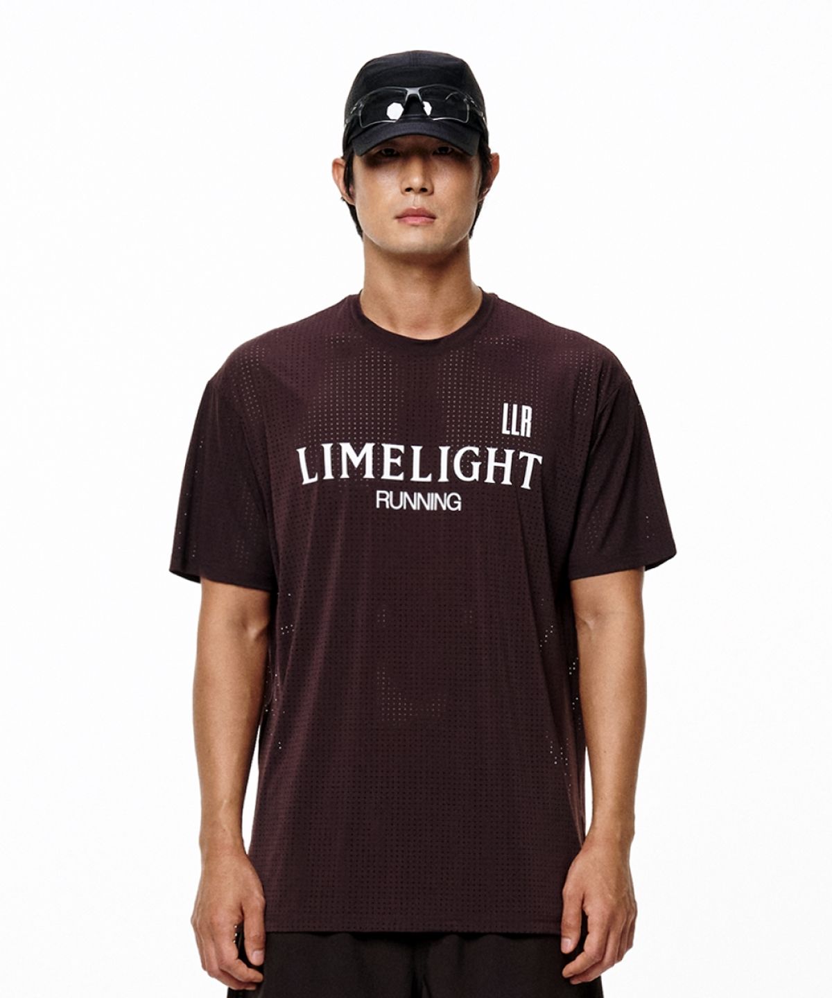 라임라잇 어패럴(LIMELIGHT APPAREL) 애슬릿 로고 러닝 티셔츠 (브라운/화이트)