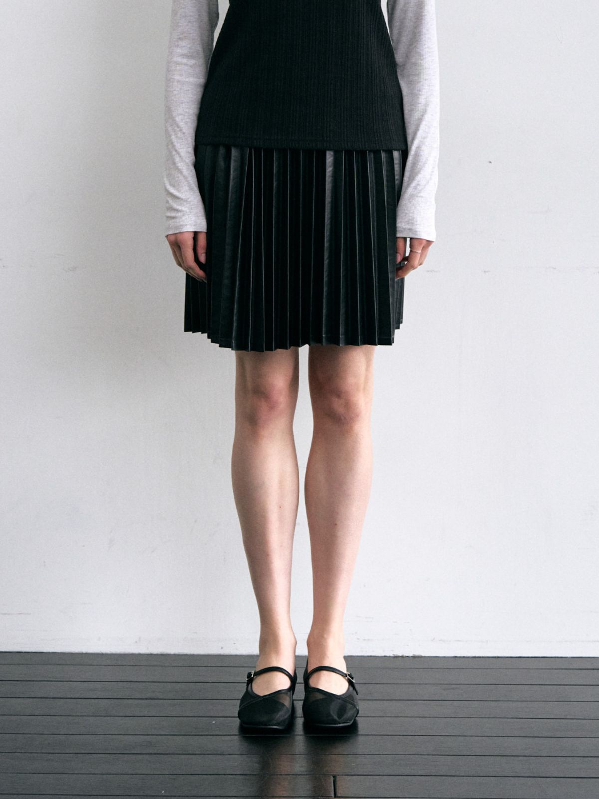 이엘(EL) 인조 레더 플리츠 미니 스커트