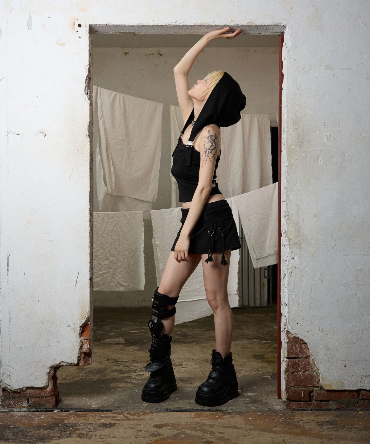 보니앤키예(BONIENKIYE) Hook banding mini skirt (BLACK)