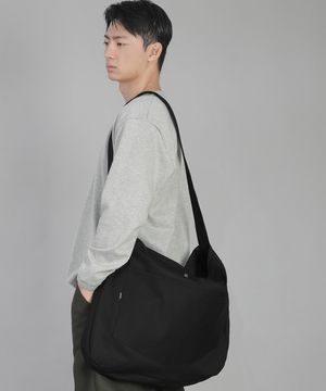 라운드 볼륨 펜타곤포켓 크로스백 RVP-150 블랙