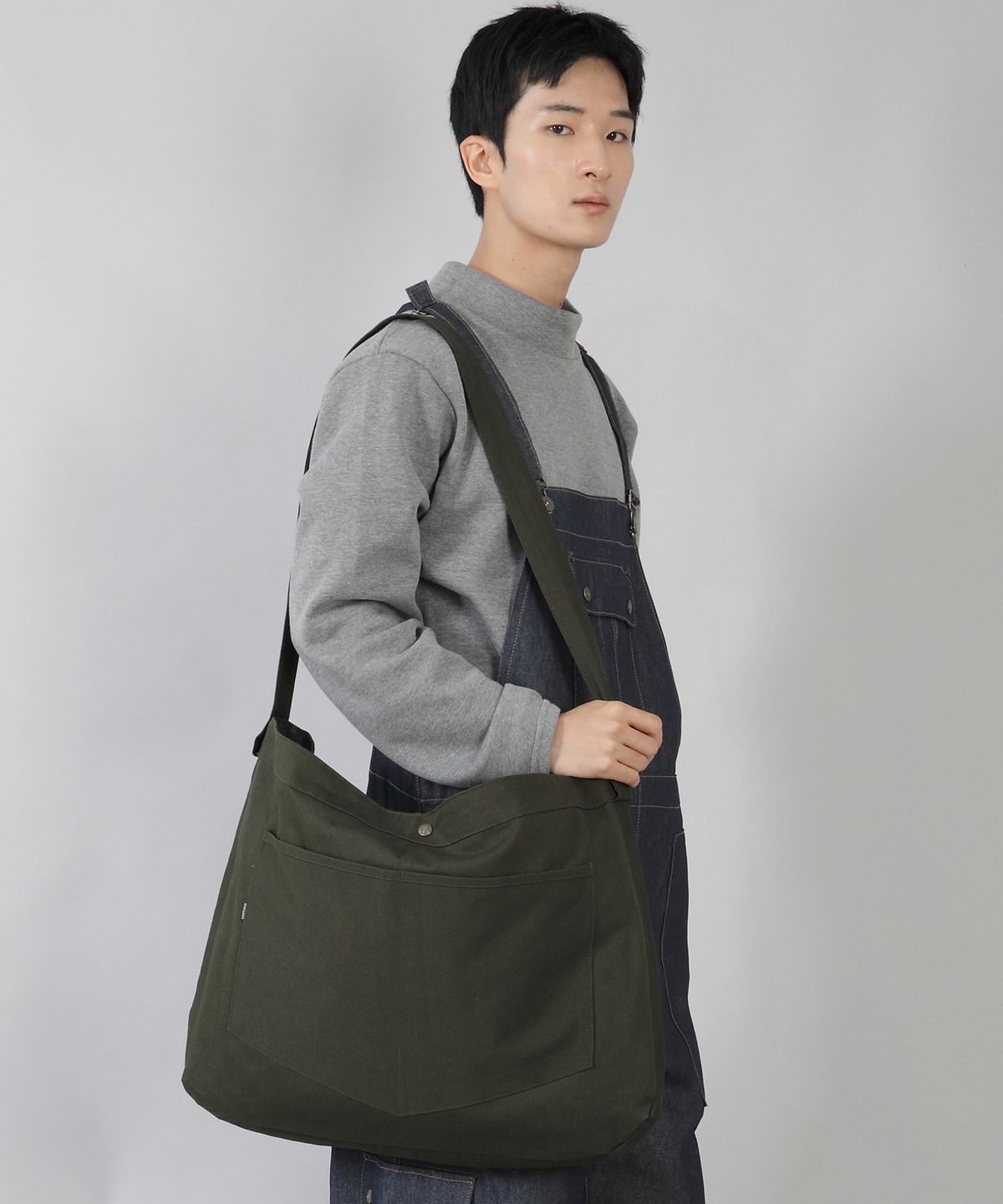 세인트크루(SAINTCREW) 라운드 볼륨 펜타곤포켓 크로스백 RVP-150 카키