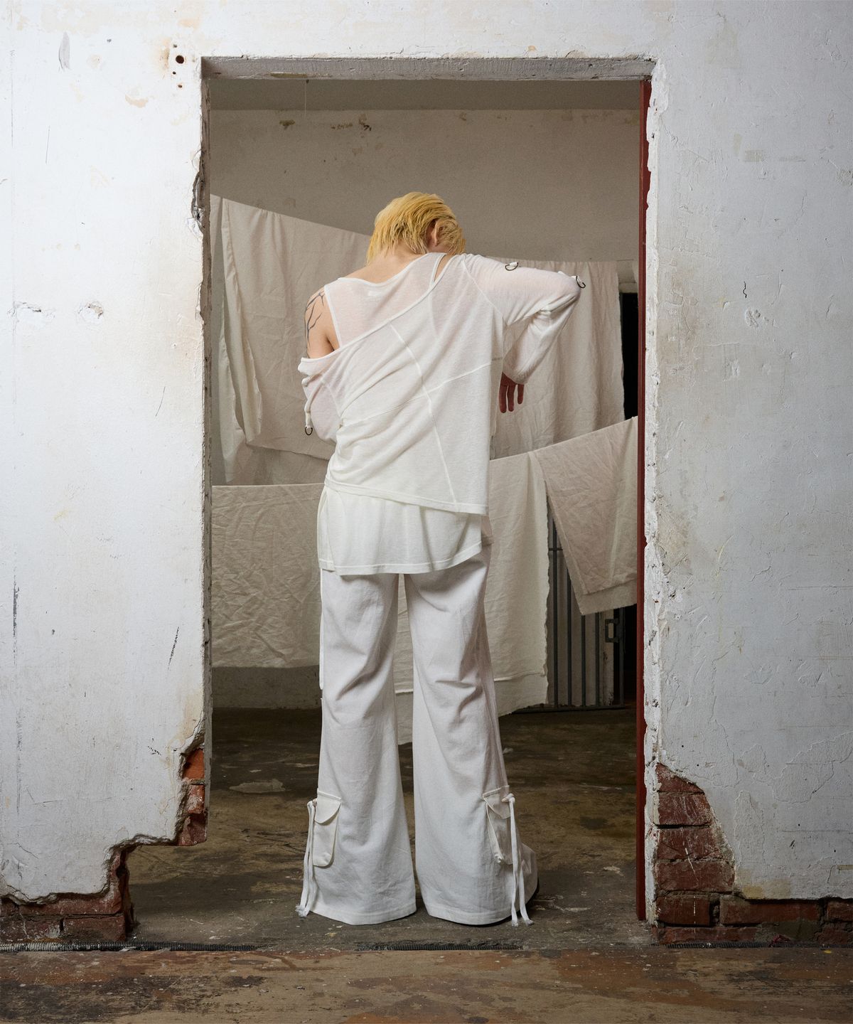 보니앤키예(BONIENKIYE) Unbalanced double long sleeve (WHITE)