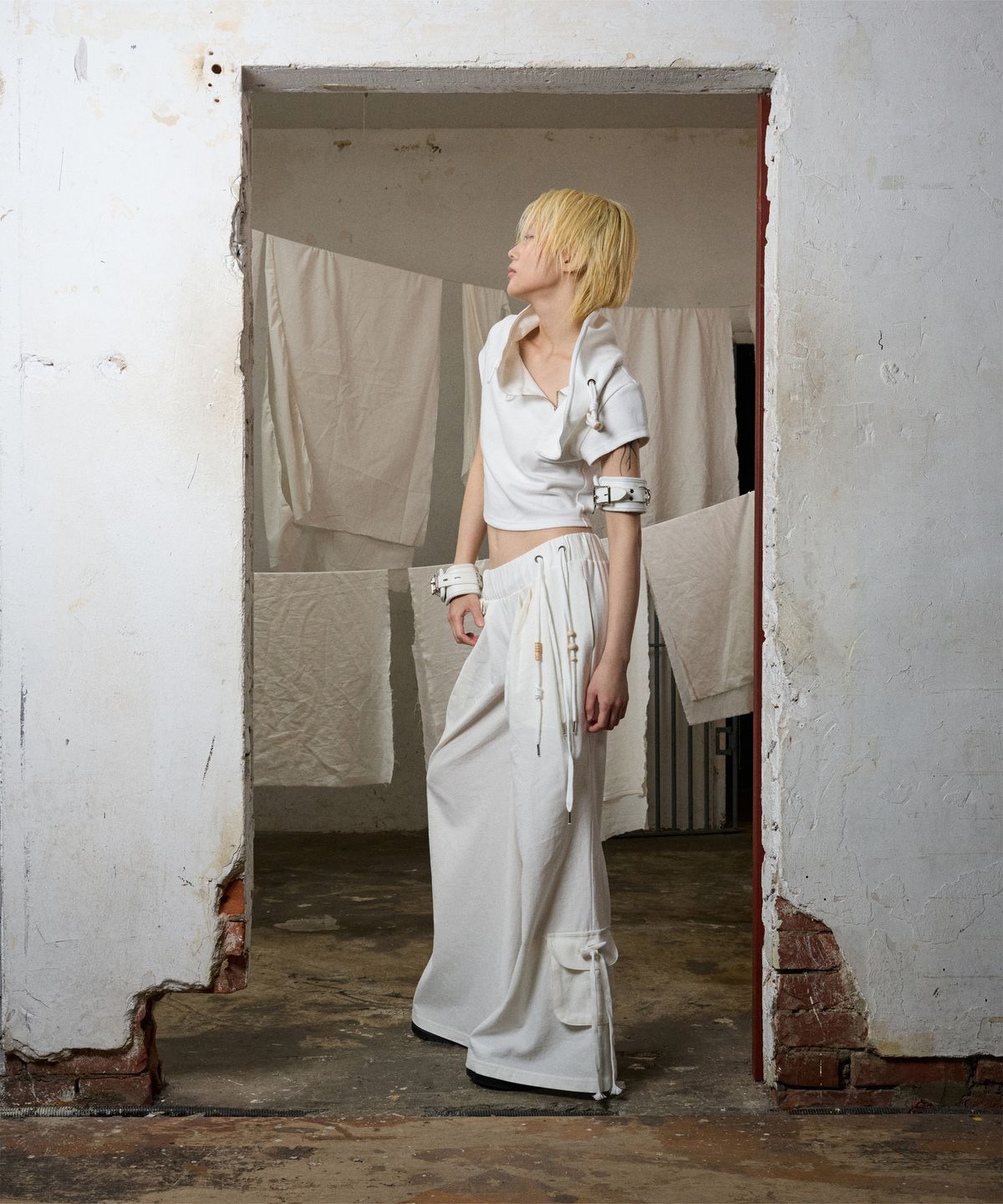 보니앤키예(BONIENKIYE) Lowrise pintuck pants (WHITE)