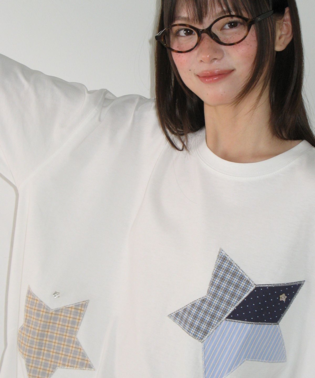 론론(RONRON) MIX STAR APPLIQUE OVER FIT LONG SLEEVE WHITE