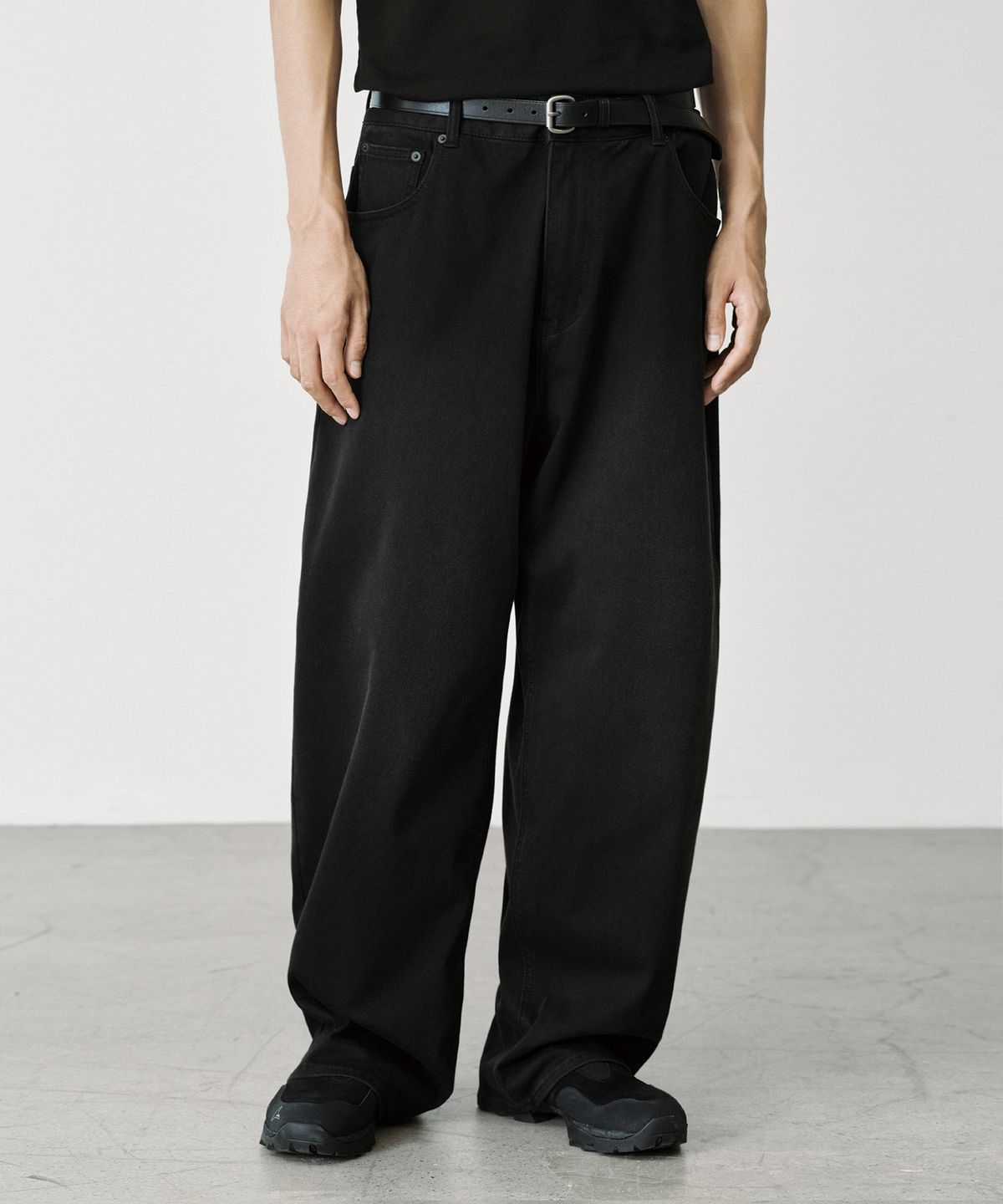 브랜디드(BRANDED) WIDE DENIM SWEAT PANTS [BRUSHED BLACK]