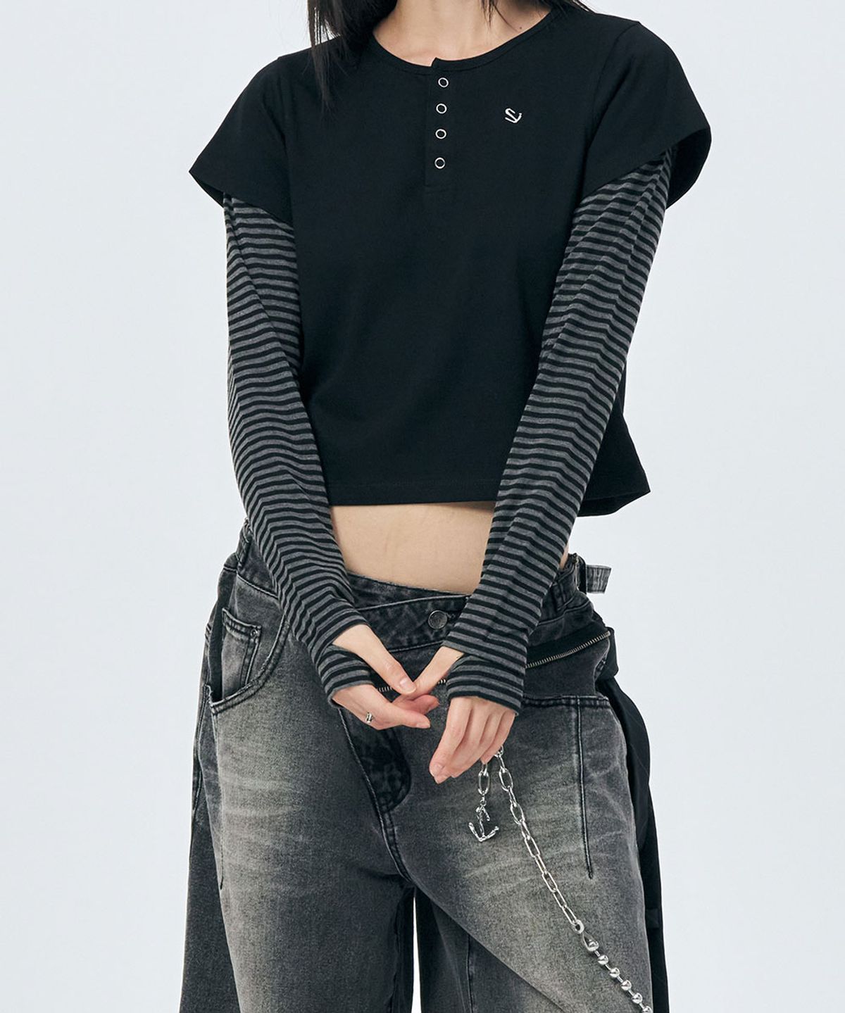 스키즘 인듀싱(SCHISM INDUCING) HENRY NECK LS TEE BLACK