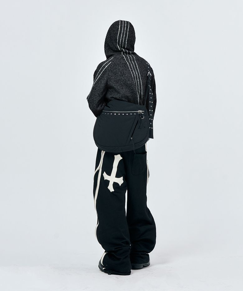 CURVED ZIPPER SWEATPANTS BLACK