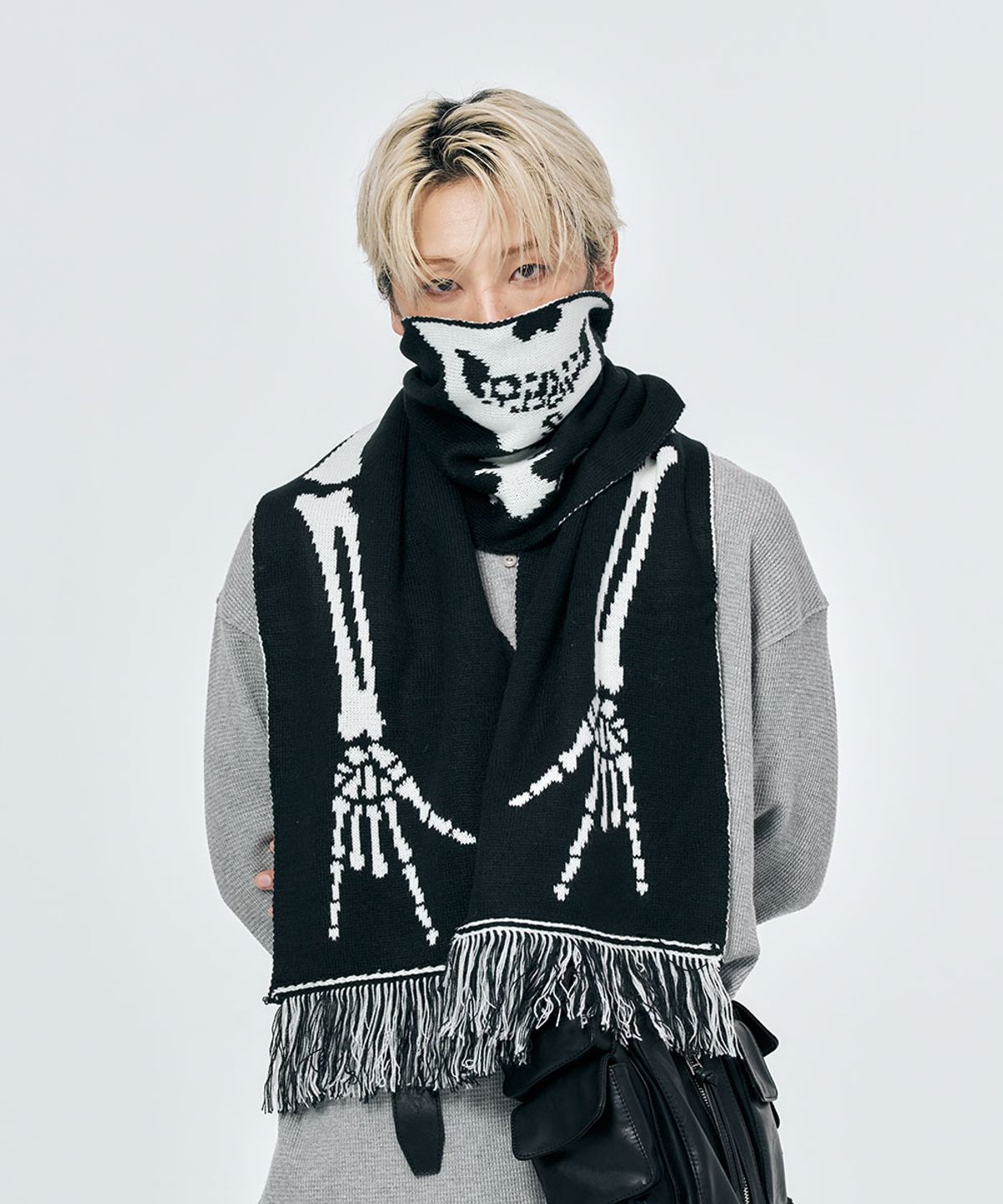 스키즘 인듀싱(SCHISM INDUCING) BONE MUFFLER BLACK