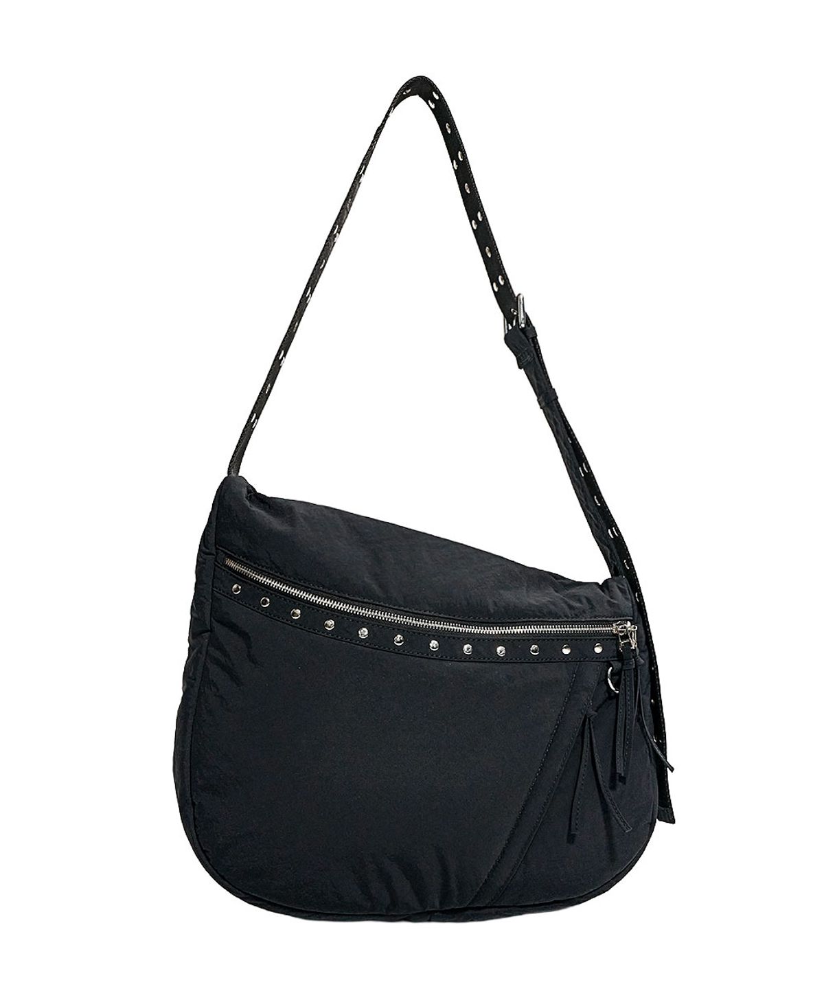스키즘 인듀싱(SCHISM INDUCING) STUDS NYLON MESSENGER BAG BLACK