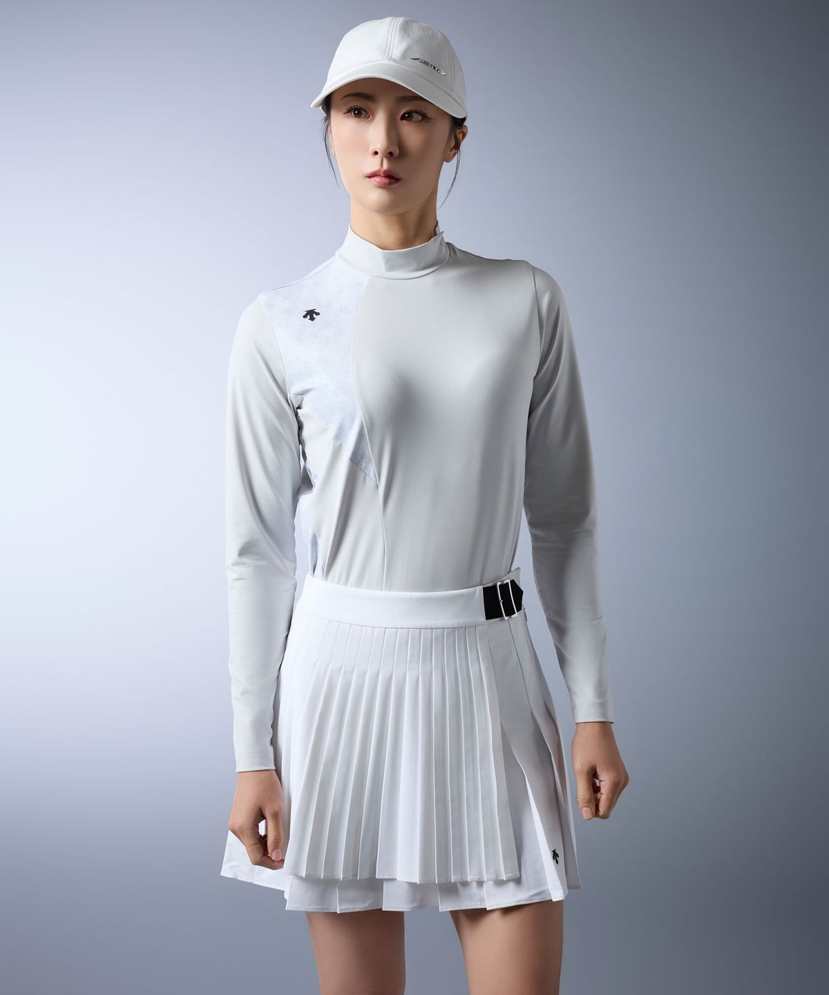 데상트 골프(DESCENTE GOLF) 아크먼트(ACMT) 여성 모크넥 프린트 티셔츠 (DQ32WFTL9B)