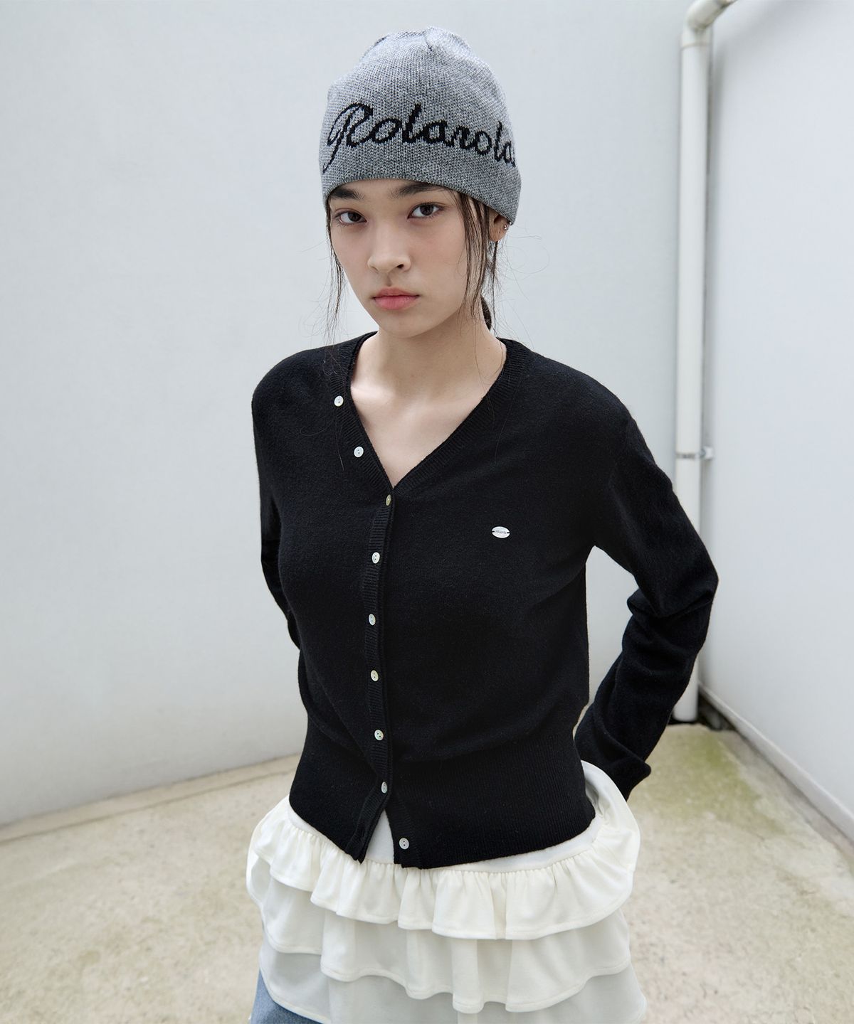 로라로라(ROLAROLA) WOOL BLENDED V NECK CARDIGAN BLACK