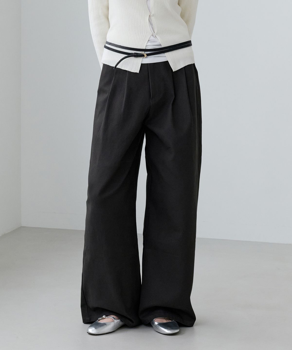 로라로라(ROLAROLA) PINTUCK WIDE BALLOON PANTS DEEP GRAY
