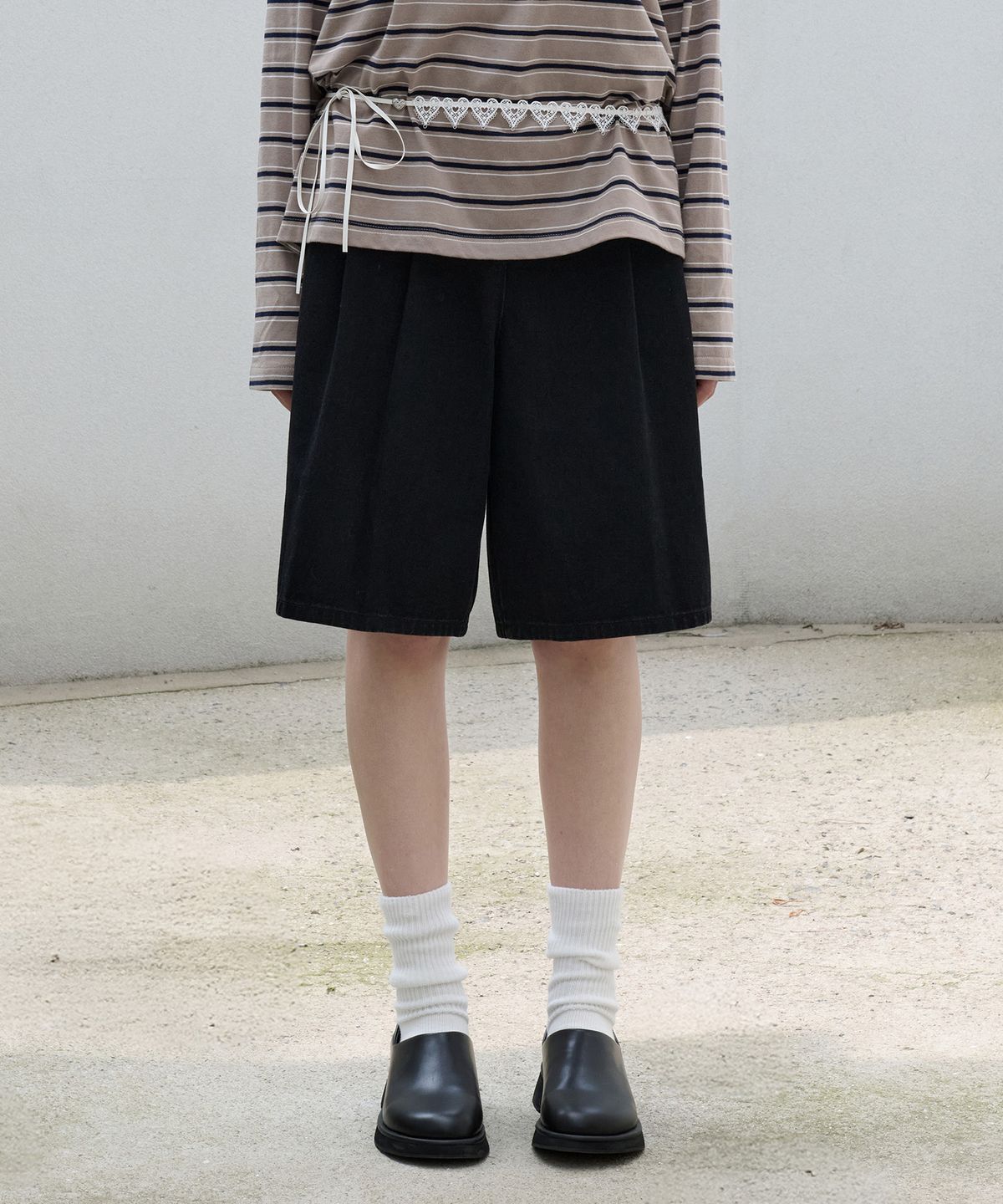 로라로라(ROLAROLA) PINTUCK BERMUDA DENIM PANTS BLACK